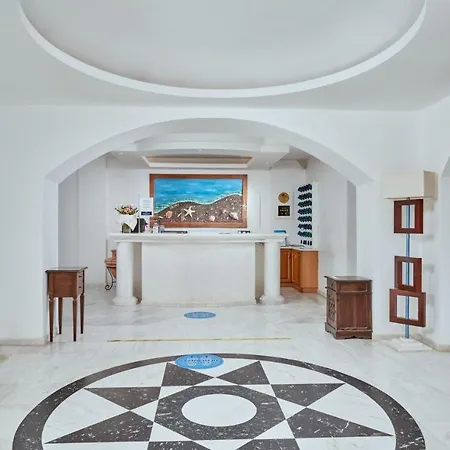 Meltemi Excelsior 4* Perísza